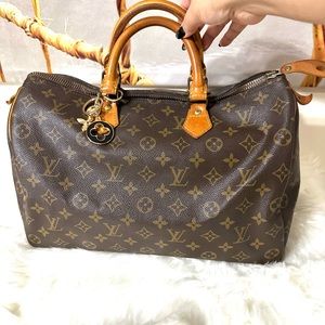 *SOLD* Authentic Louis Vuitton Speedy 35 with accessories